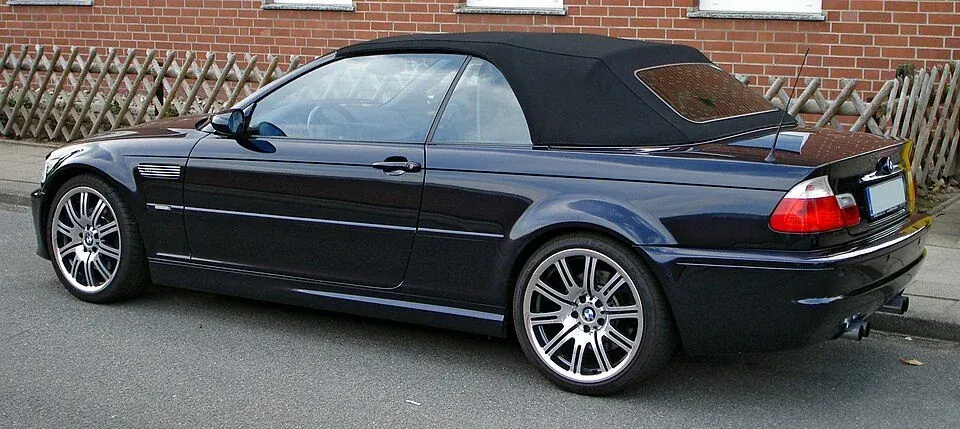 BMW M3 Convertible · Side-rear three-quarter