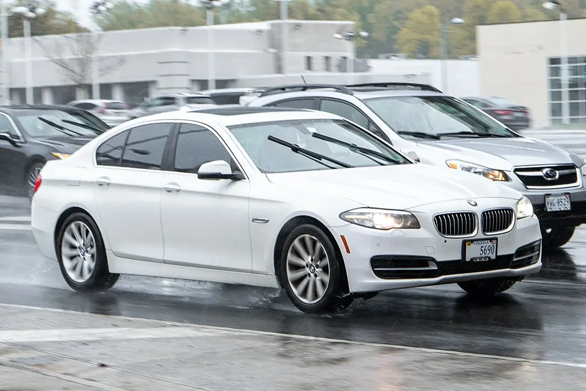 BMW 535i · Front three-quarter