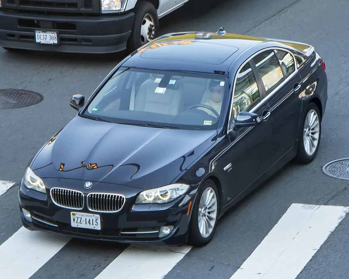 BMW 535i · Elevated front three-quarter