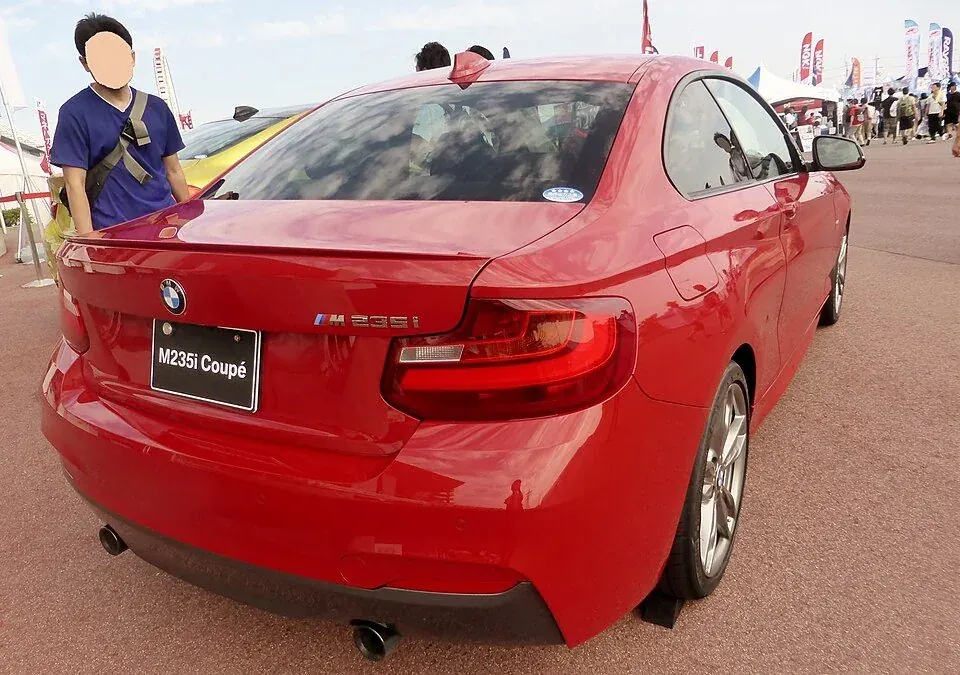 BMW M235i Coupé · Rear three-quarter