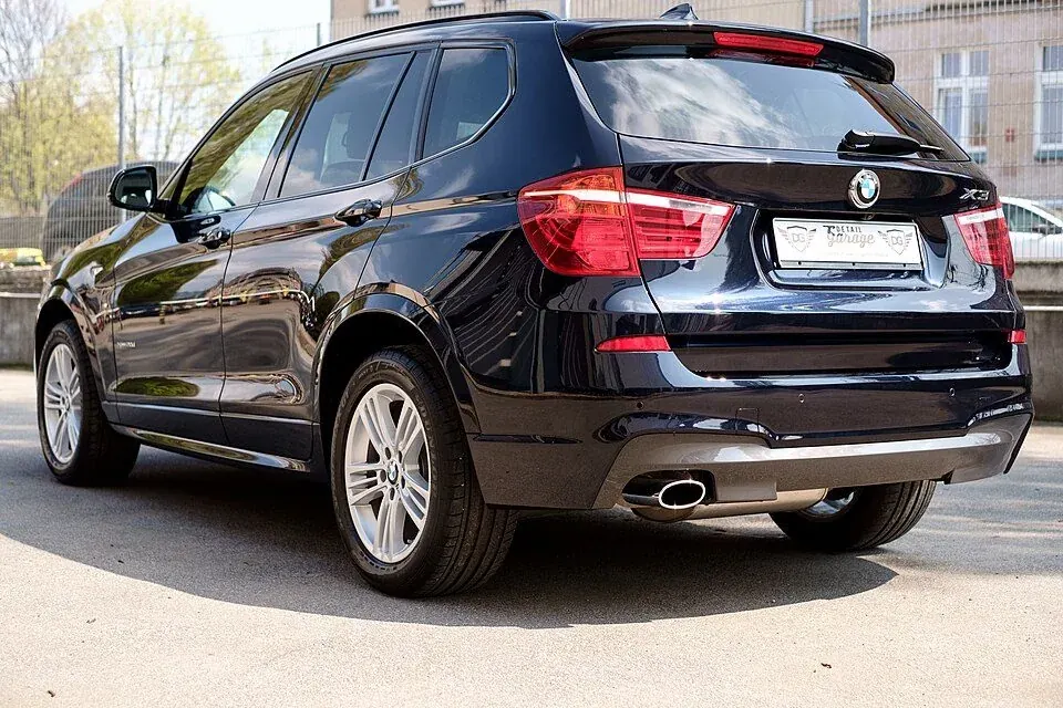 BMW X3 xDrive35i · Rear three-quarter
