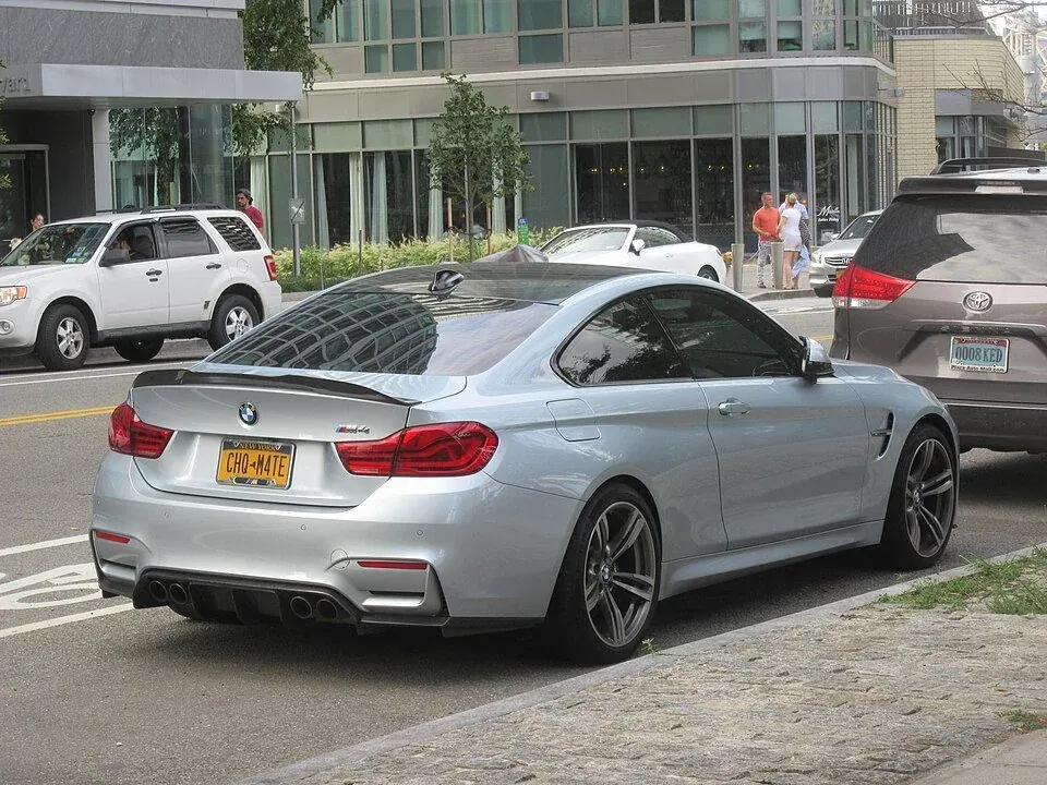 BMW M4 Coupé · Rear three-quarter