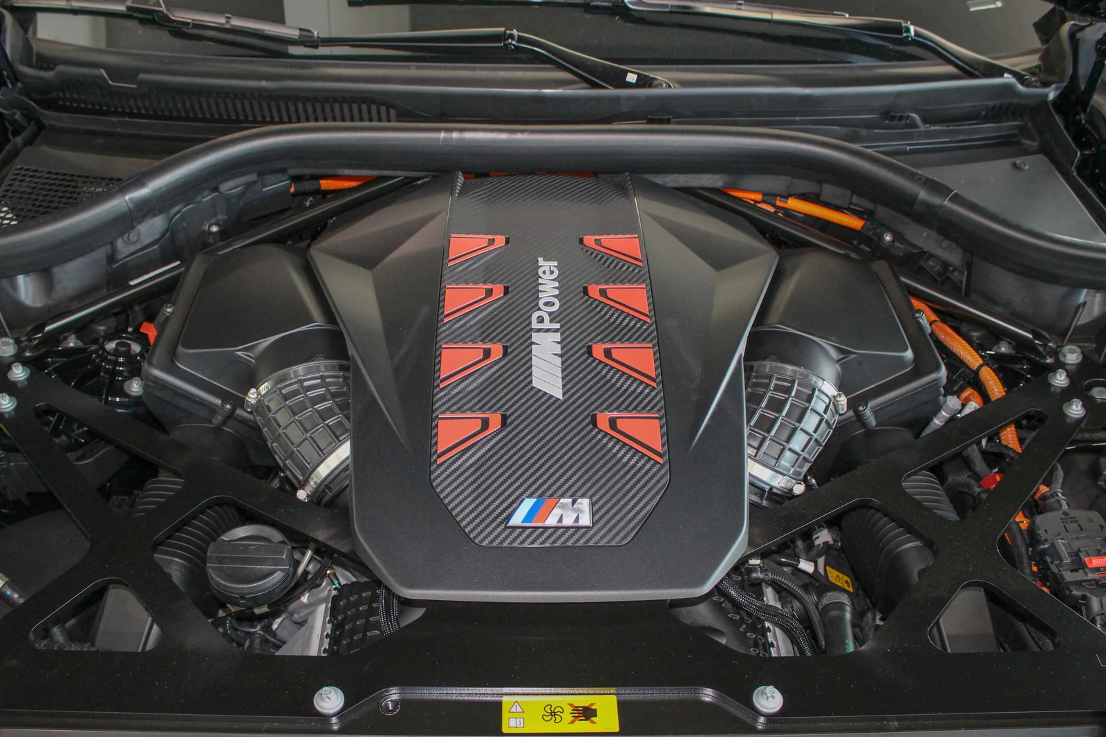 Двигатель S68 + eDrive