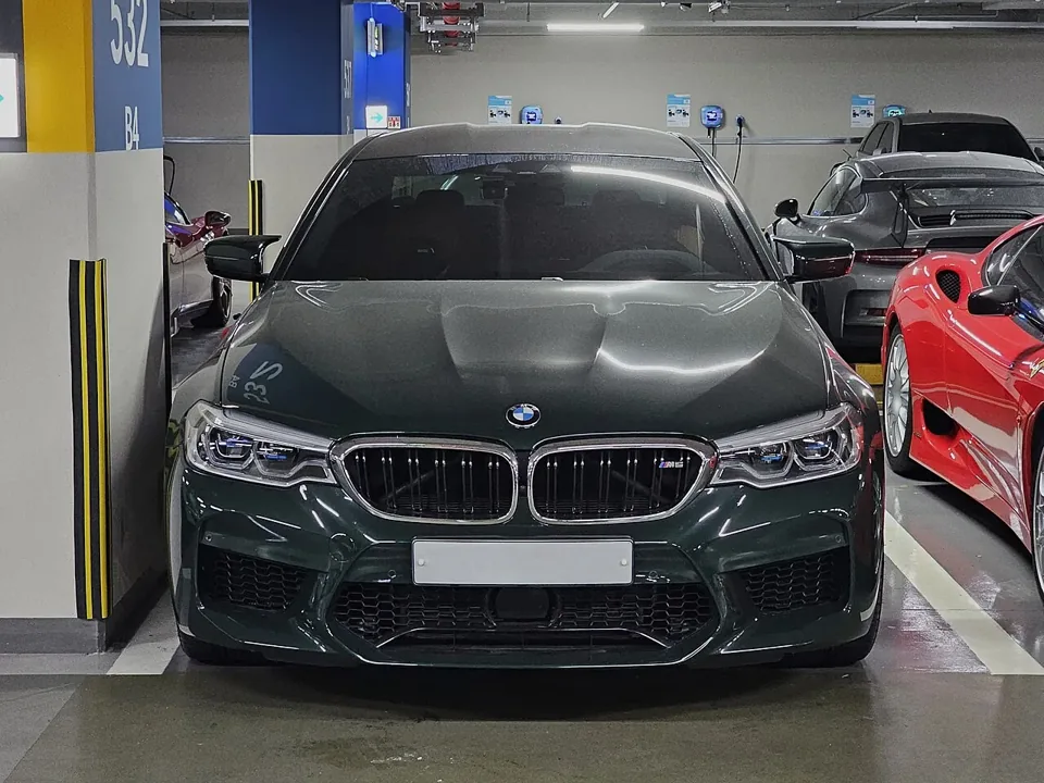 BMW M5 · Straight front