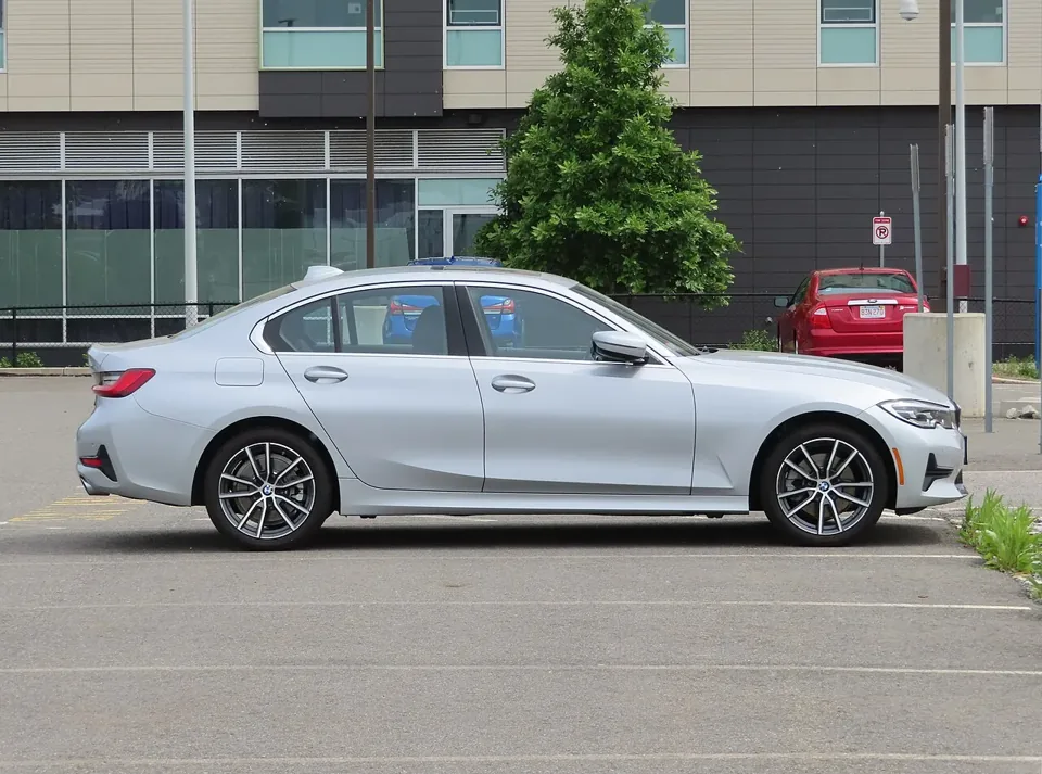 BMW 330i · Right profile