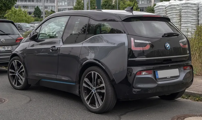 BMW i3 120 Ah · Rear three-quarter