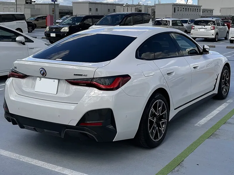 BMW i4 eDrive40 · Rear three-quarter