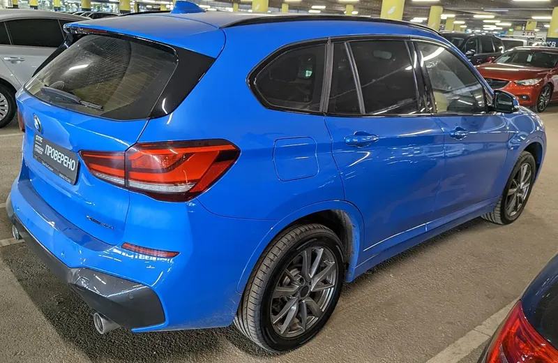 BMW X1 xDrive28i · Rear three-quarter
