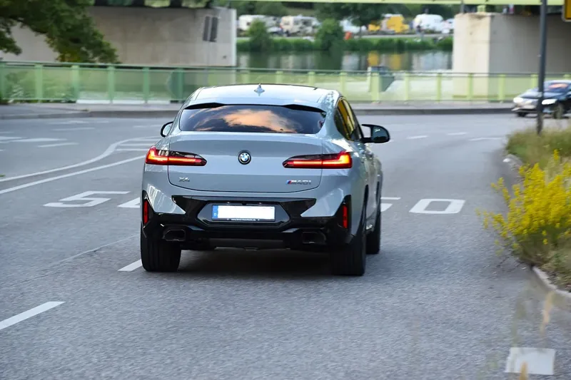 BMW X4 M40i · Rear three-quarter