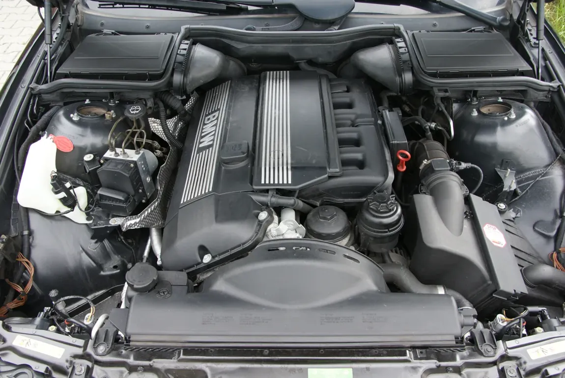 Двигатель M54
