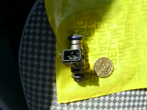 Fuel injector